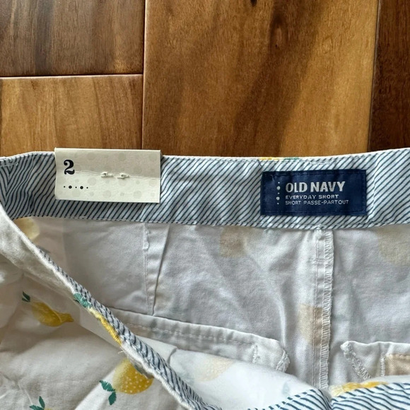 Old Navy Lemon Print Everyday Shorts size 2 NWT - Picture 4 of 4